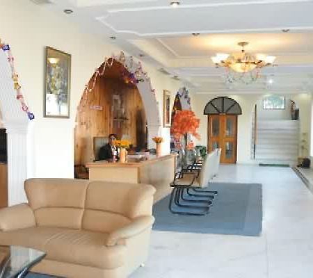 Hotel Royal Residency à Khajjiar Extérieur photo